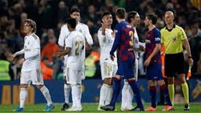 أبرز عناوين الصحف الإسبانية عقب تعادل برشلونة وريال مدريد