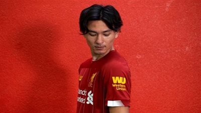 الكشف عن رقم قميص مينامينو مع ليفربول (صورة)