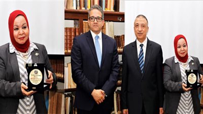 بحضور العناني.. تكريم رئيس الإدارة المركزية لآثار الوجه البحري