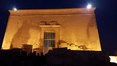 فيديو لحظة تعامد الشمس على قدس الأقداس بمعبد قصر قارون