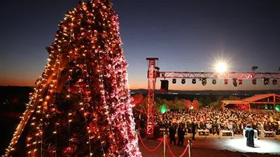 إضاءة شجرة الميلاد بموقع معمودية المسيح بالأردن