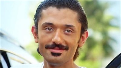 بالأبيض والأسود.. كريم محمود عبدالعزيز ومحمد عادل إمام 