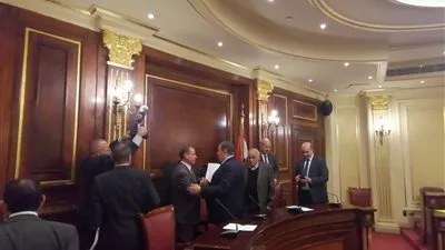 التعديل الوزاري| أسامة هيكل يودع زملاءه بالبرلمان (صور)