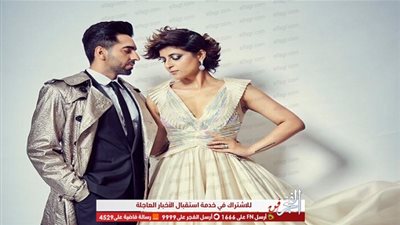 شاهد.. صورة رومانسية تجمع أيوشمان كورانا وزوجته طاهرة كاشياب احتفالا بالكريسماس