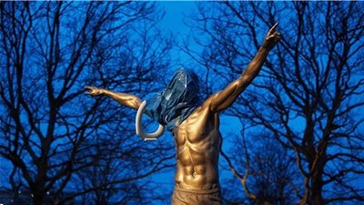 تخريب تمثال إبراهيموفيتش وسرقة أنفه وأصبع قدمه