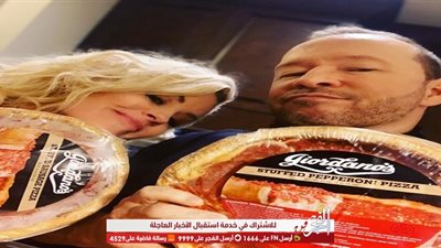 جيني مكارثي وزوجها يفاجئان معجبيها بهذه الهدية