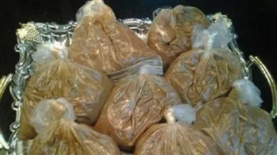 تسبب كارثة.. خبير يُحذر من وضع الفول في أكياس بلاستيك