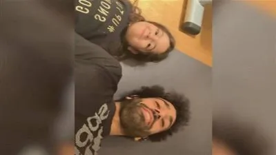 تحدي الجيم بين محمد صلاح وابنته مكة (فيديو)