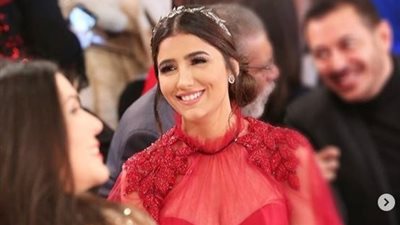 بعد ارتدائها فستان بـ15 مليون دولار.. شاهد إطلالات مي عمر المثيرة للجدل عبر إنستجرام 