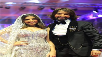 مي عمر ترتدي فستان زفاف مكشوف بقيمة 15 مليون دولار وتتصدر الطلب