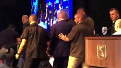 نقل نتنياهو إلى الملاجيء بعد إطلاق صواريخ من غزة