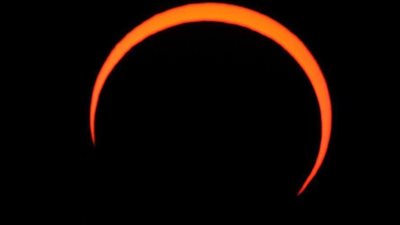 لحظة كسوف الشمس الحلقي في السعودية (صور) 