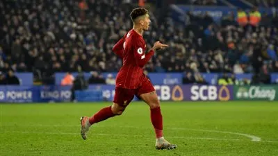 فيرمينو يفتح صندوق هدايا كلوب في البوكسينج داي