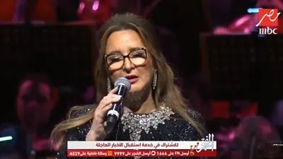 عزيزة جلال تبدع في غناء 