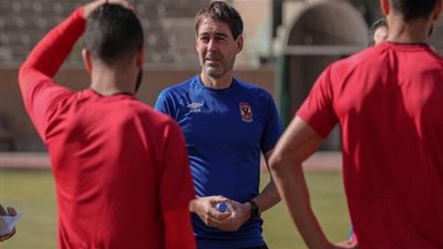 فايلر يحاضر لاعبي الأهلي بالفيديو قبل موقعة بلاتينيوم