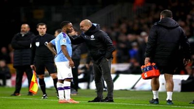 في لقطة مثيرة.. سترلينج يعصي أوامر جوارديولا أمام الجميع (فيديو)