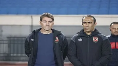 جلسة ومحاضرة لرينيه فايلر في تدريب الأهلي