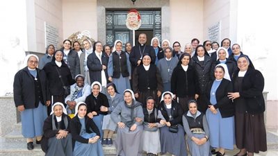 تفاصيل لقاء الأنبا عمانوئيل مع راهبات ايبارشية طيبة