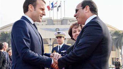 السيسي يؤكد لنظيره الفرنسي موقف مصر الداعم لأمن واستقرار ليبيا