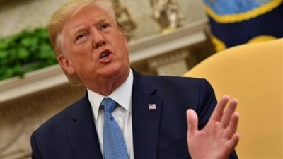 ترامب يعيد نشر اسم المبلّغ المفترض بشأن اتصاله مع 