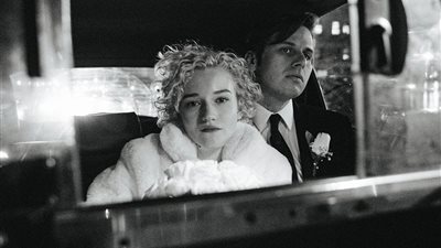 الممثلة جوليا جارنر تتزوج من الموسيقار مارك فوستر