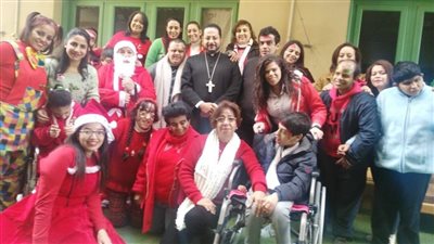 الأنبا باخوم يحتفل برأس السنة بدار سيدة السلام 