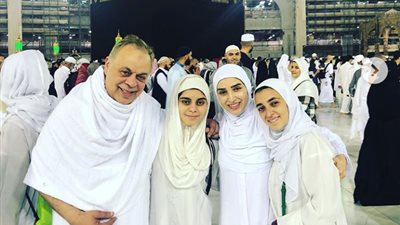 روجينا تؤدي مناسك العمرة برفقة أسرتها