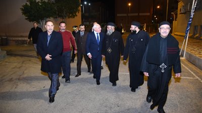 المحافظ يهنئ مطران بورسعيد بالعام الميلادى الجديد (صور)