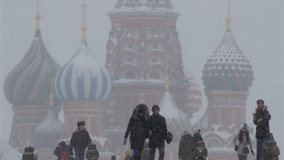 موسكو تلجأ إلى الثلوج الاصطناعية في احتفالات رأس السنة