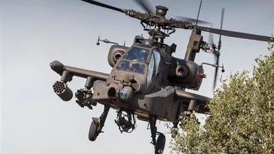 مروحيات الأباتشي الأمريكية تحلق في ضواحي بغداد الغربية