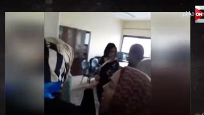 شاهد.. طالبة تشتبك مع أساتذتها في جامعة الأسكندرية