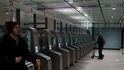 الشرطة الفرنسية تستخدم الغاز المسيل للدموع لتفريق المتظاهرين