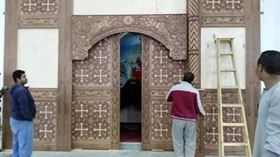 كنيسة أبوشوشة بقنا تتزين استعدادا لقداس عيد الميلاد