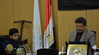 بطل العالم في الرياضيات الذهنية يحصل على أوسكار من جامعة دمياط 