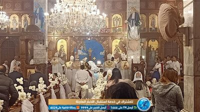 أقباط المنصورة يؤدون قداس عيد الميلاد (فيديو وصور)