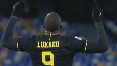 لوكاكو يضرب شباك نابولي بهدف رائع (فيديو)