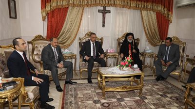 محافظ سوهاج يزور المطرانيات ويقدم التهنئة للأخوة الأقباط