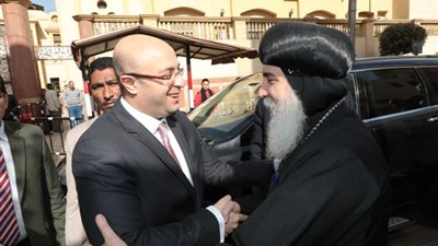 محافظ بني سويف يزور الكنائس والأديرة للتهنئة بعيد الميلاد (صور)
