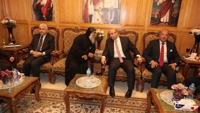 محافظ بني سويف يزور ديري ناصر ومطرانية ببا للتهنئة بعيد الميلاد (صور)