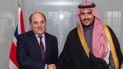 وزيري الدفاع السعودي والبريطاني يبحثان سبل مكافحة الإرهاب