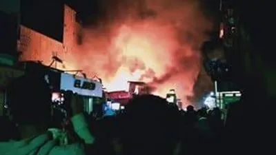 حريق هائل بـ 7 محلات في شبرا الخيمة