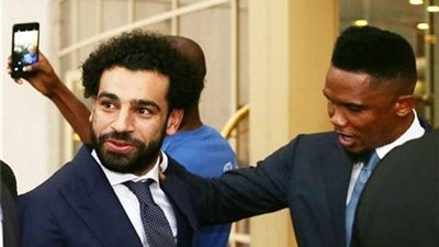 إيتو يطعن محمد صلاح حبا في ساديو ماني