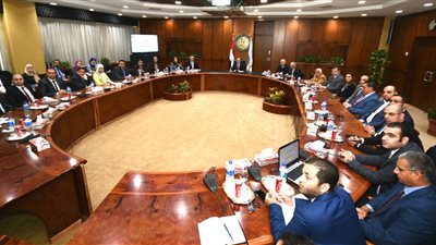  وزير البترول يلتقى شباب برنامج الإدارة المتوسطة