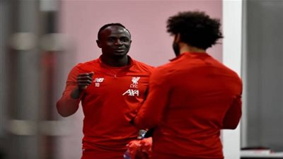 أول رد فعل من صلاح تجاه ماني بعد تتويجه بجائزة أفضل لاعب في إفريقيا (صور)