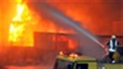 الأمن يمنع كارثة بعد حريق محل مجاور لمحول كهرباء بالعمرانية 