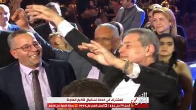 شاهد.. رقص توفيق عكاشة في حفل زفاف ابنه (صور)