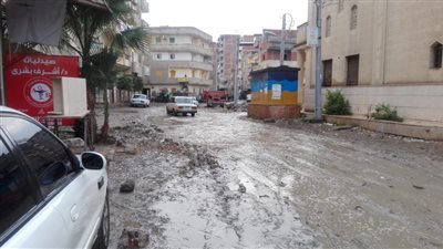 انهيار البنية التحتية أمام ديوان محافظة البحيرة بسبب الأمطار 