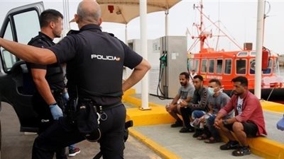 إسبانيا تعتقل 47 متهمًا بالإتجار في البشر  