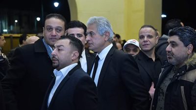 مراد فكري يواسي إيهاب توفيق في وفاة والده