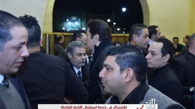 هاني رمزي يٌقدم العزاء في وفاة والد إيهاب توفيق (صور)